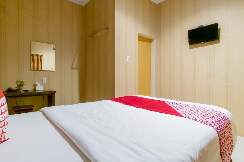Oyo 741 Hotel Labuhan Raya Medan Exterior photo