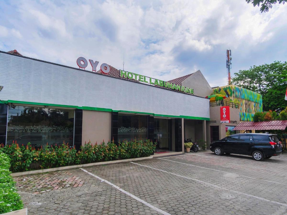 Oyo 741 Hotel Labuhan Raya Medan Exterior photo