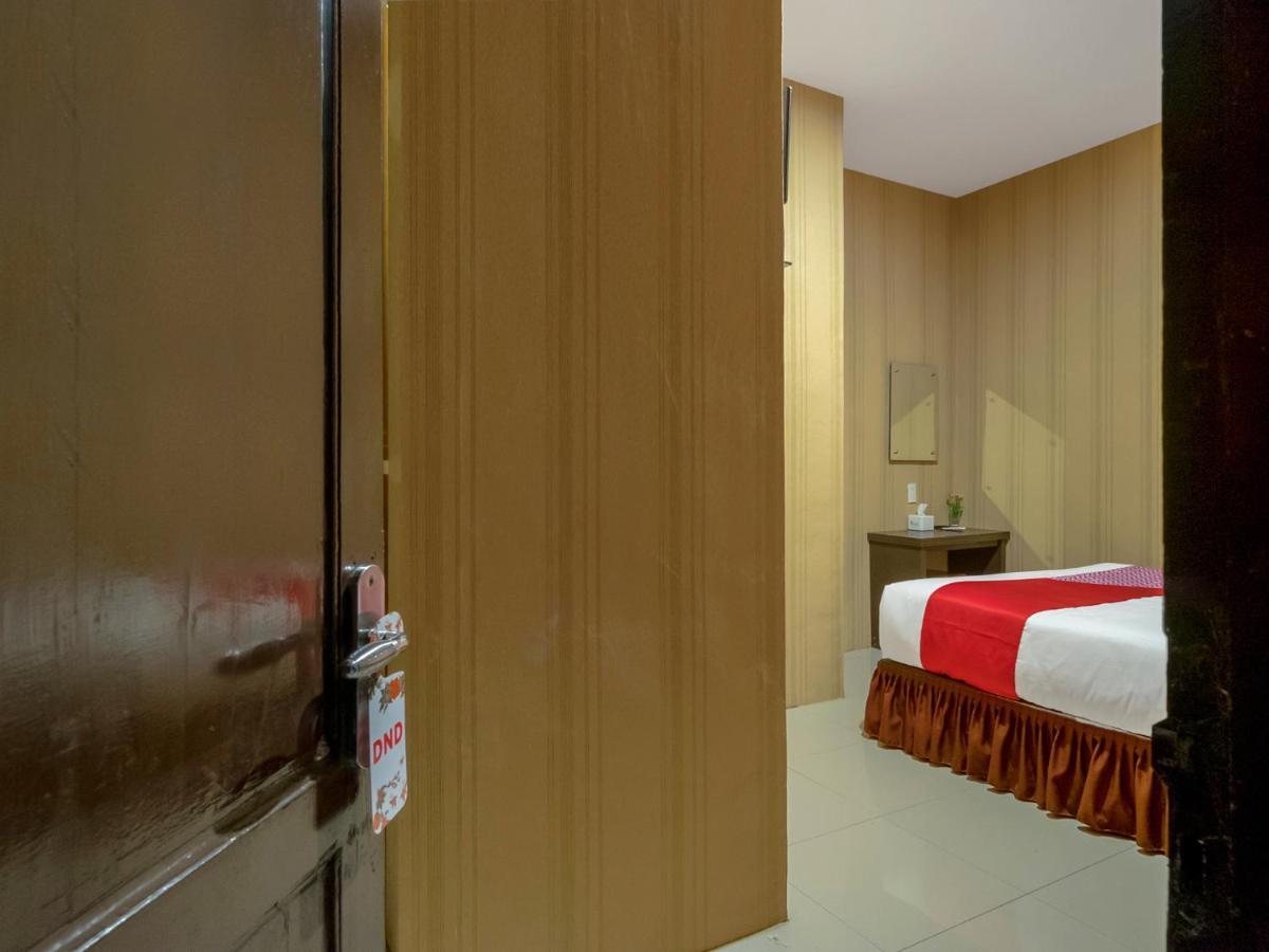 Oyo 741 Hotel Labuhan Raya Medan Exterior photo