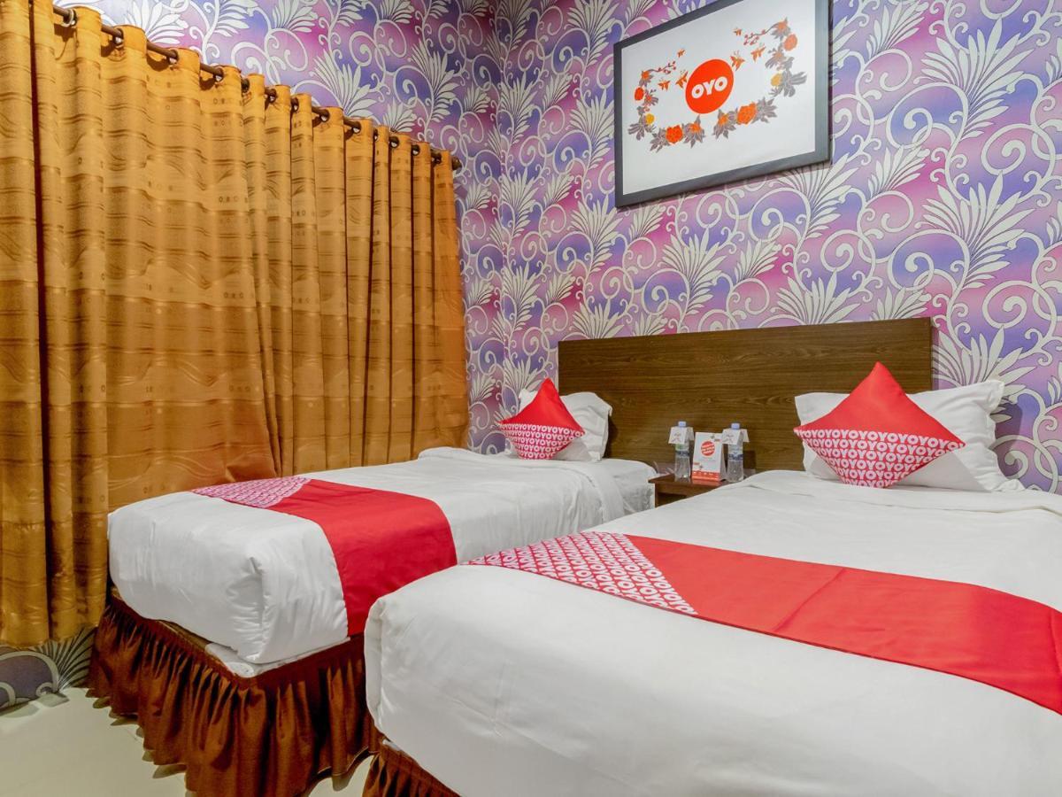 Oyo 741 Hotel Labuhan Raya Medan Exterior photo